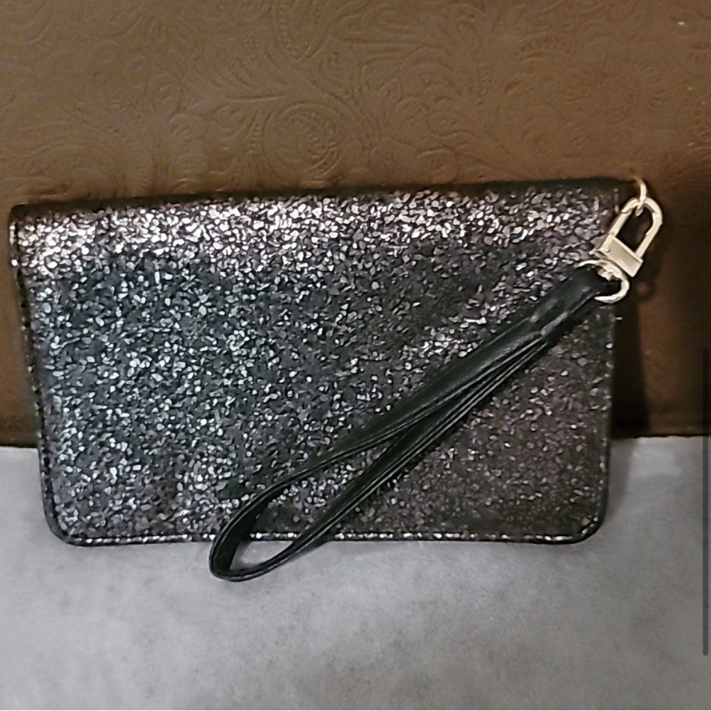 Betsy Johnson wristlet - Picture 4 of 6